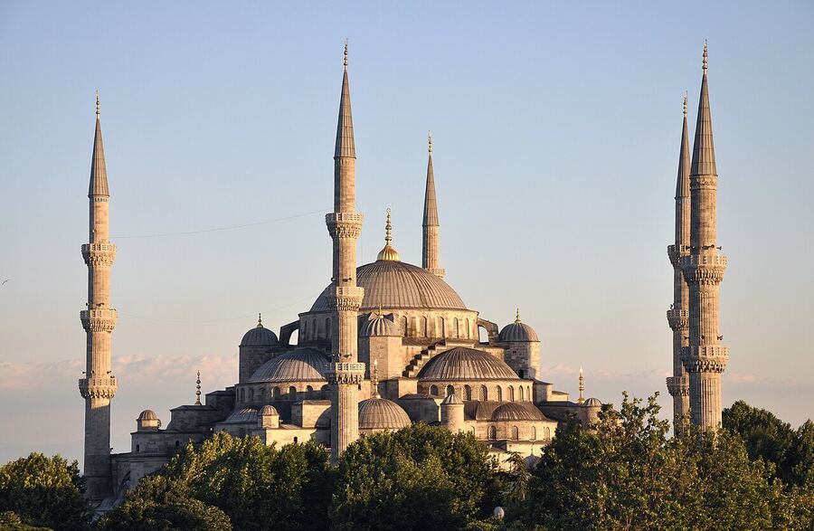 Istanbul Halal Travel Guide 2026: Food & Mosques